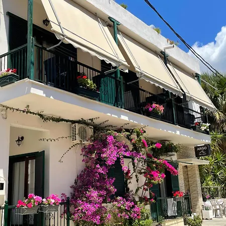 αργω Aparthotel